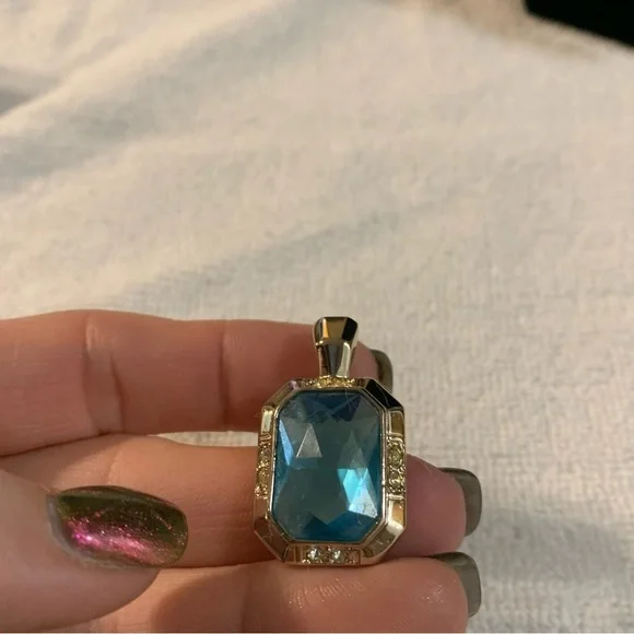 Avon simulated aquamarine Gemstone/silvertone necklace enhancer NIB - Picture 3 of 7